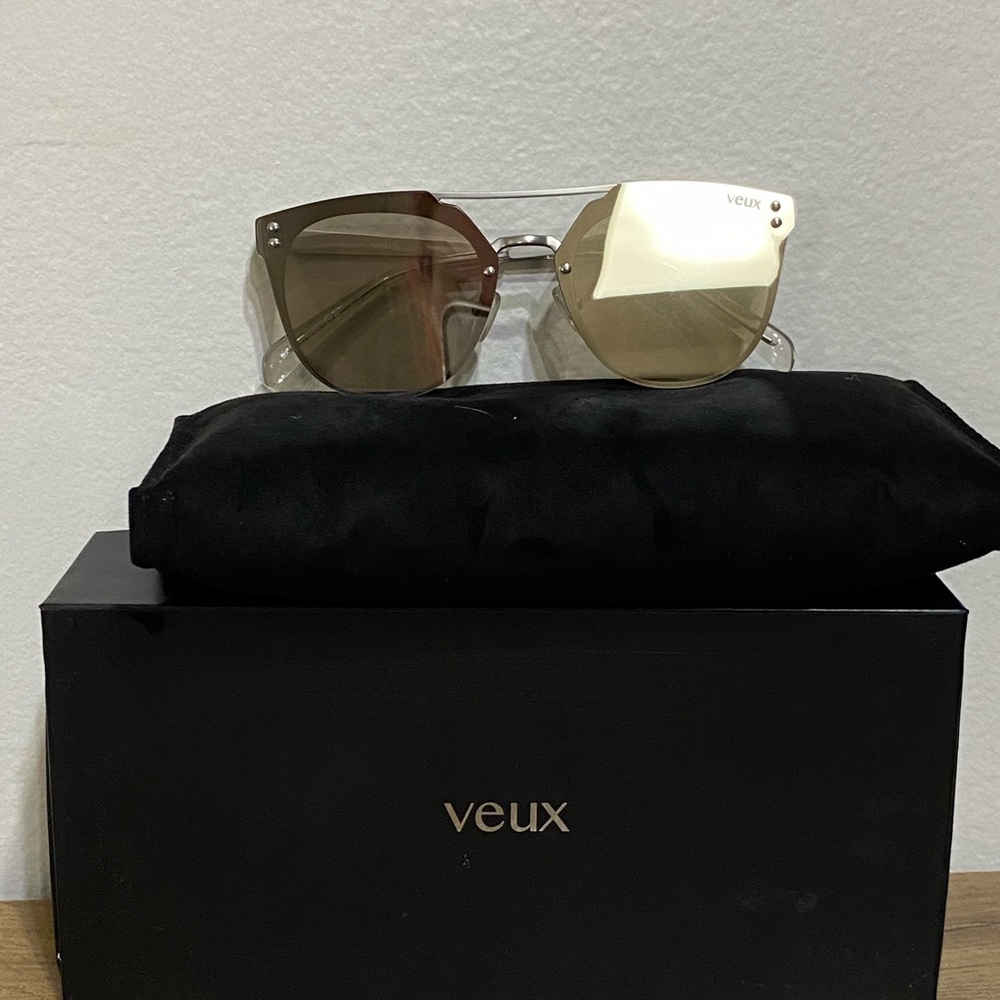 Mirrored aviators